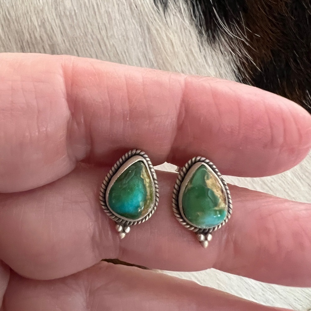 ❤️ Sonoran Gold Turquoise Navajo Style Brushed 925 Stud Earrings UNIQUE MATRIX - Picture 5 of 12